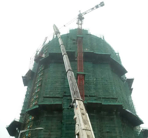 葫芦岛市吊车在工地上作业